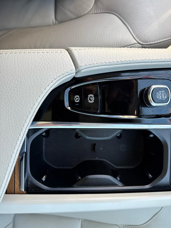 Volvo XC90 T6 Momentum AWD 2022