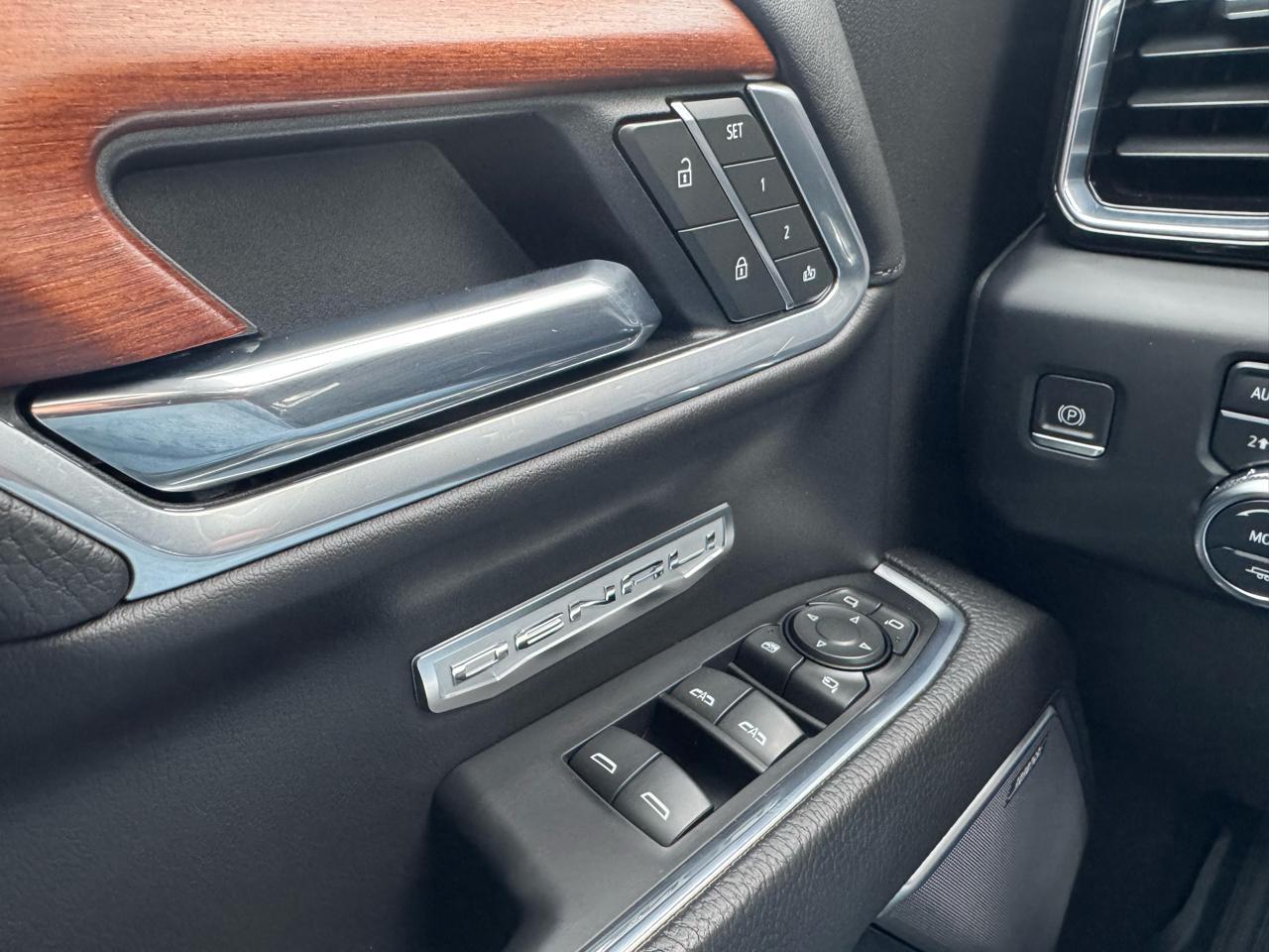 GMC Sierra 1500 Denali Crew Cab Short Box 4WD 2022