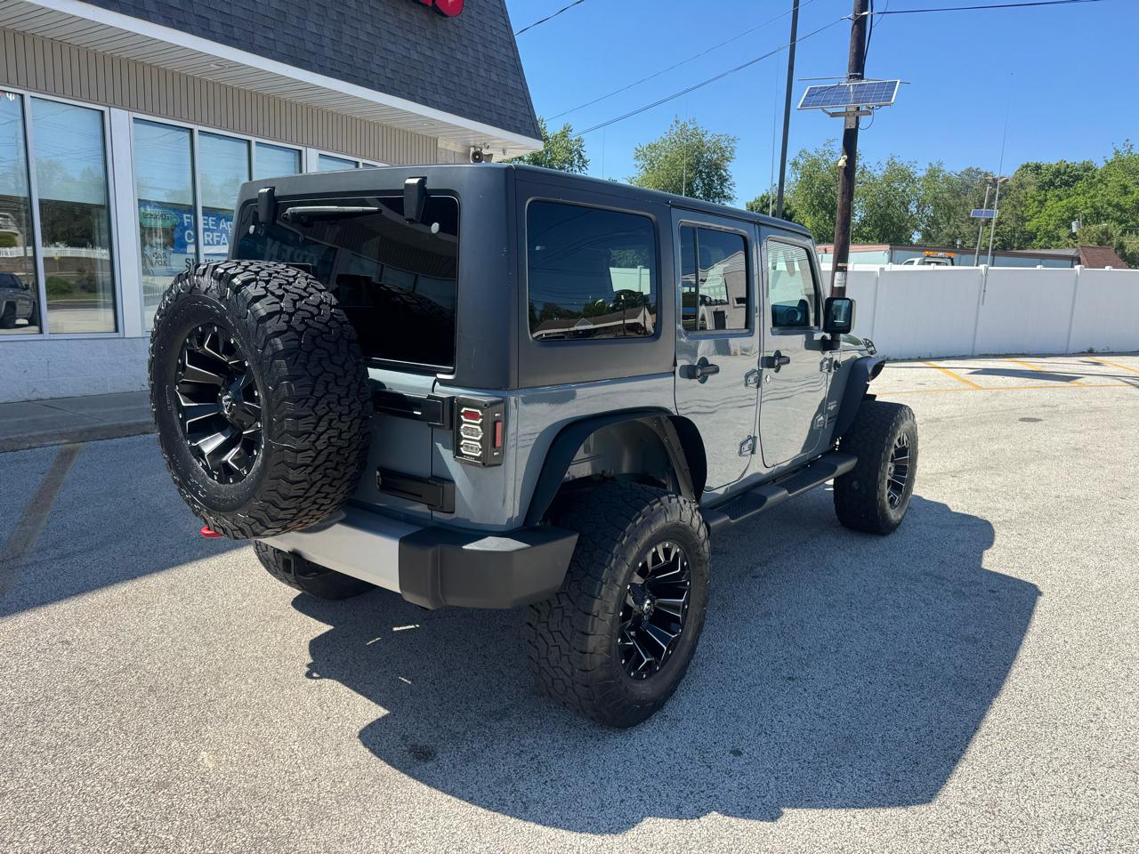 Jeep Wrangler Unlimited Sahara 4WD 2014