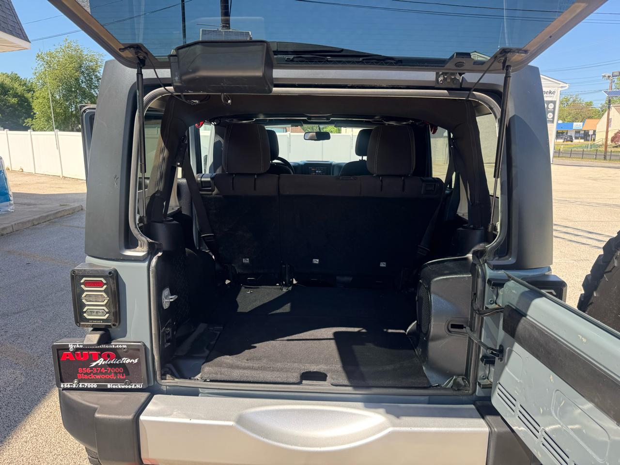 Jeep Wrangler Unlimited Sahara 4WD 2014