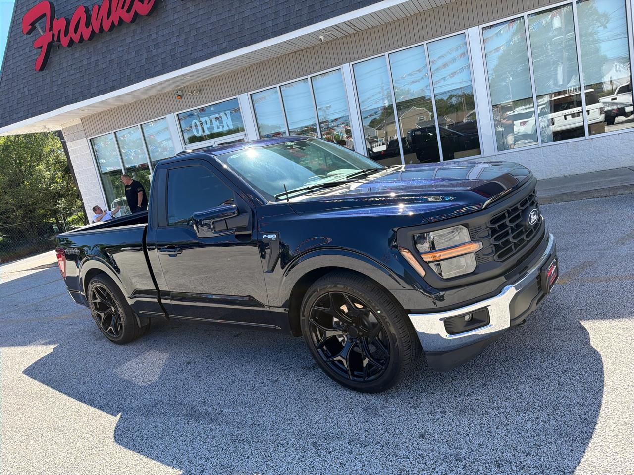 Ford F-150 XL 4WD 2025