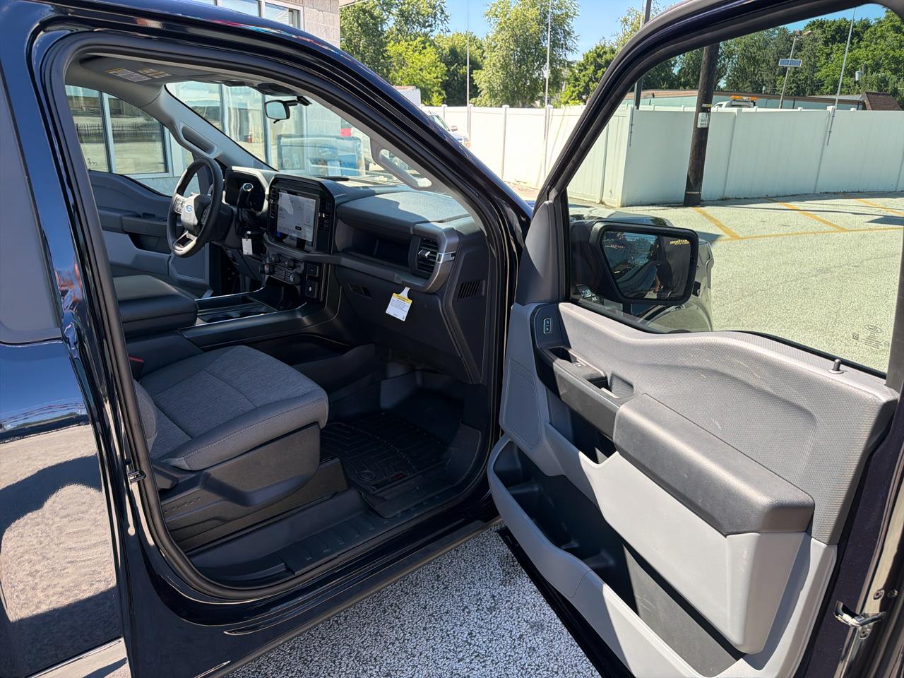 Ford F-150 XL 4WD 2025
