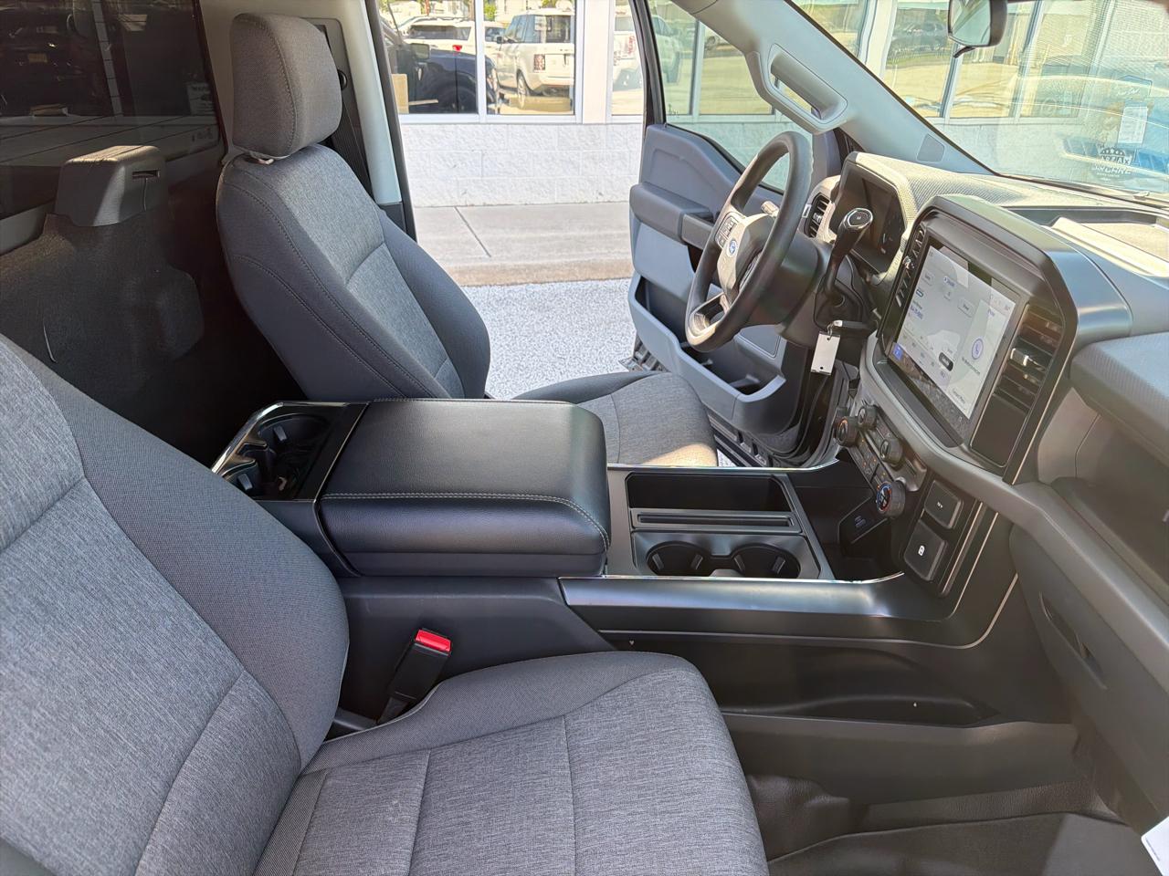 Ford F-150 XL 4WD 2025