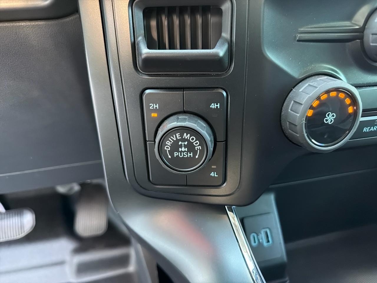 Ford F-150 XL 4WD 2025