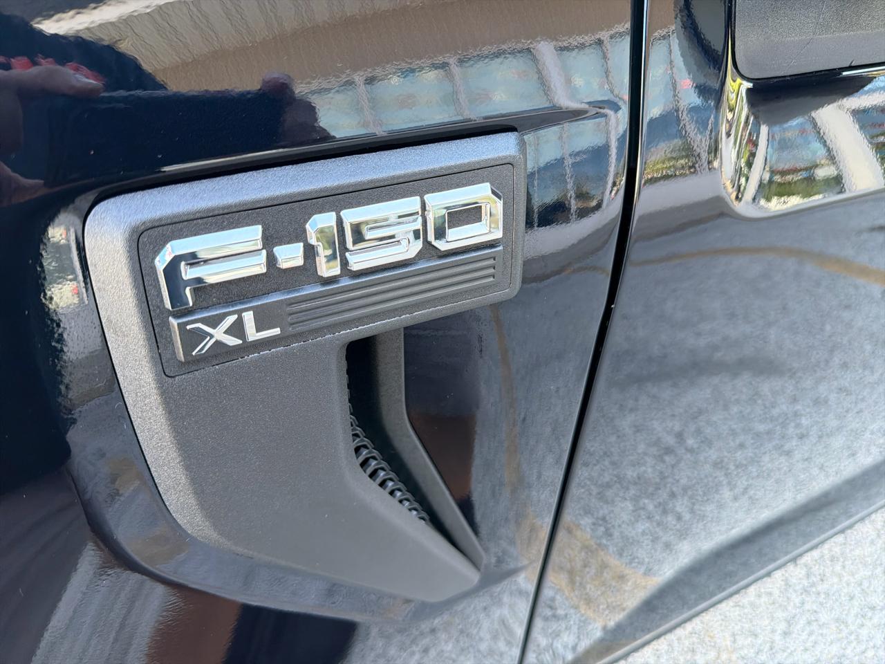 Ford F-150 XL 4WD 2025