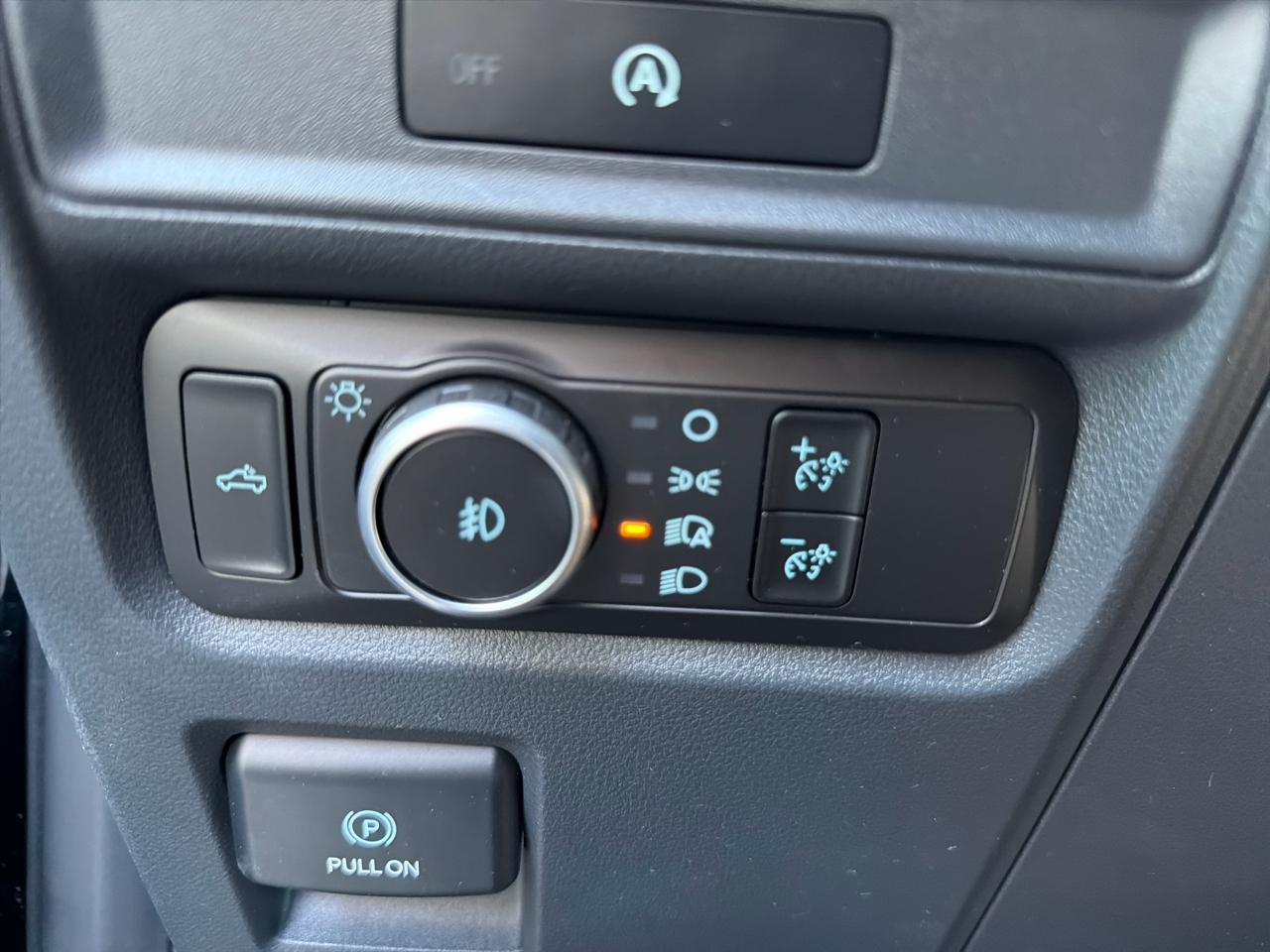 Ford F-150 XL 4WD 2025