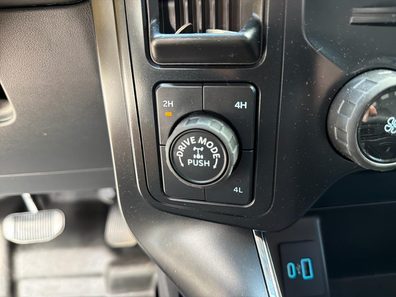 Ford F-150 XL 4WD 2024