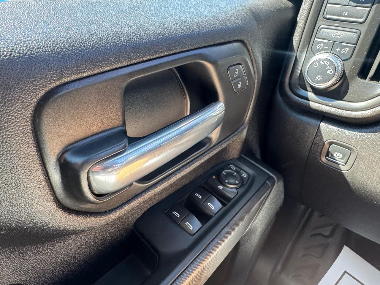 GMC Sierra 2500HD Pro Crew Cab 4WD SB 2024