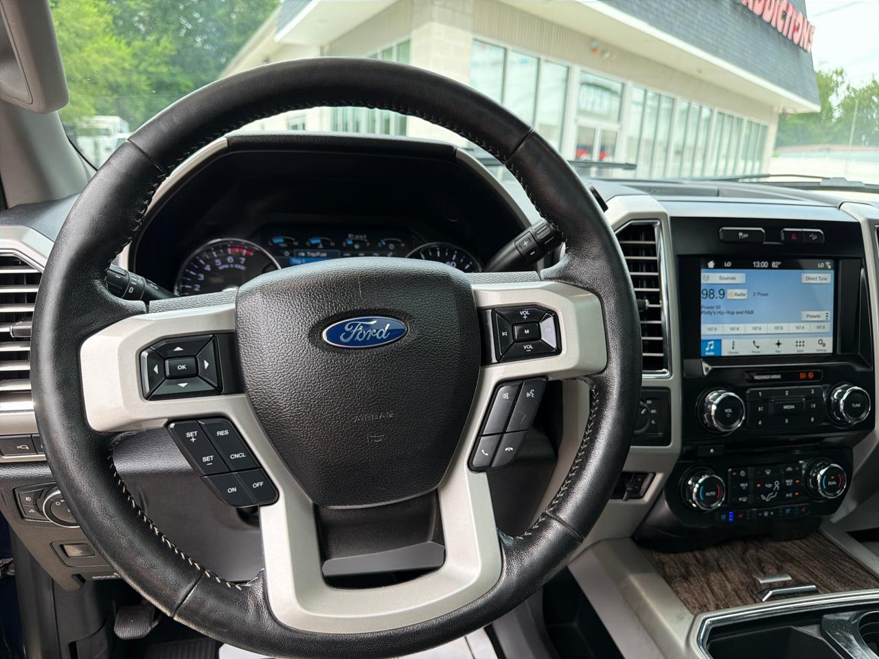 Ford F-250 SD Lariat Crew Cab 4WD 2017