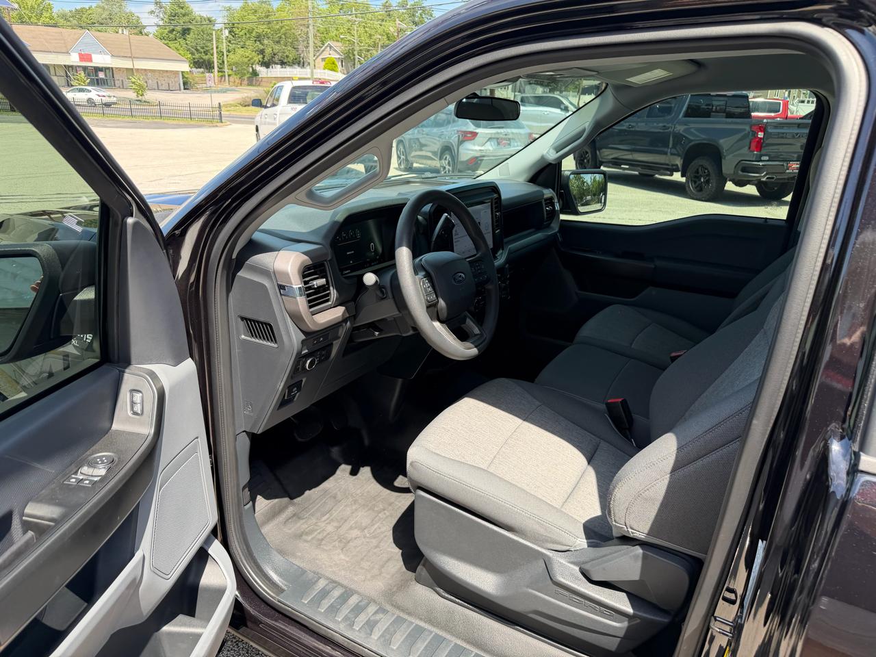 Ford F-150 XL 4WD 2025