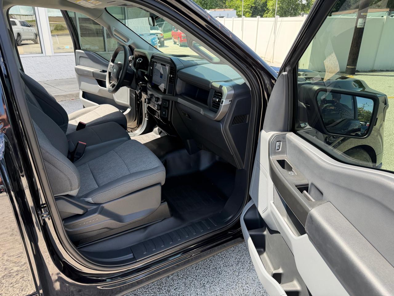 Ford F-150 XL 4WD 2025