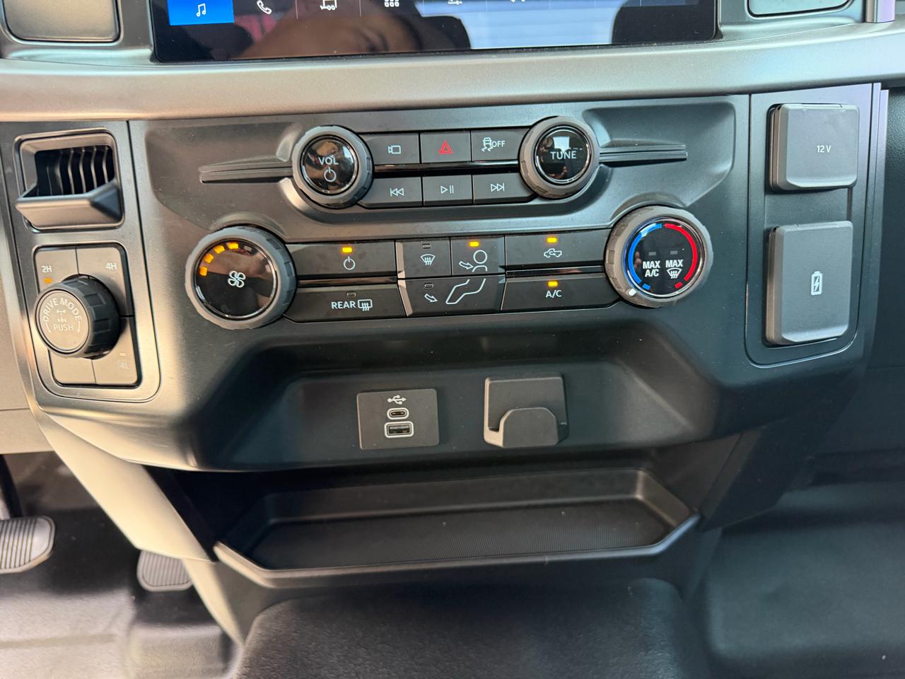 Ford F-150 XL 4WD 2025