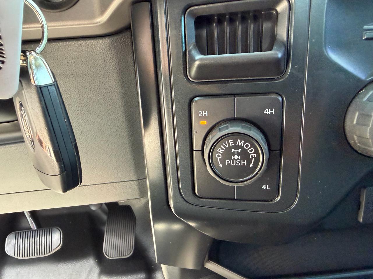 Ford F-150 XL 4WD 2025