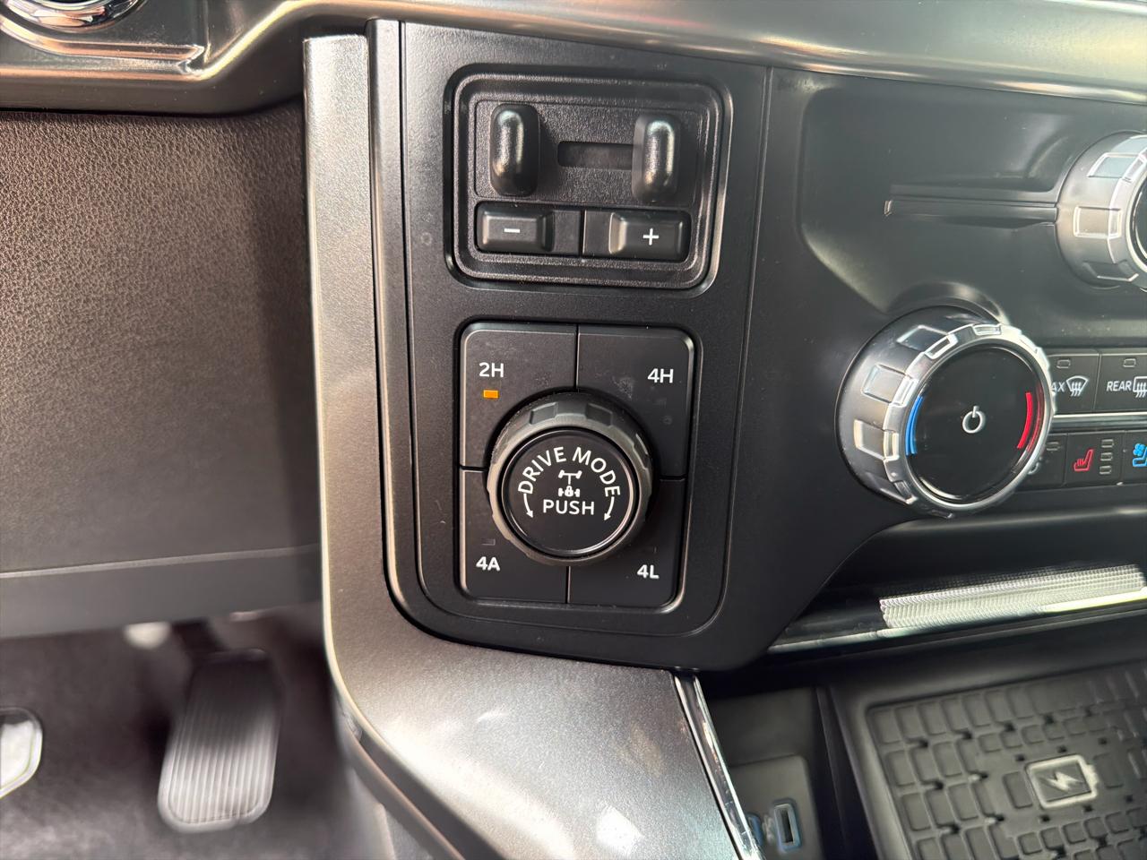 Ford F-150 Lariat SuperCrew 5.5-ft. Bed 4WD 2023