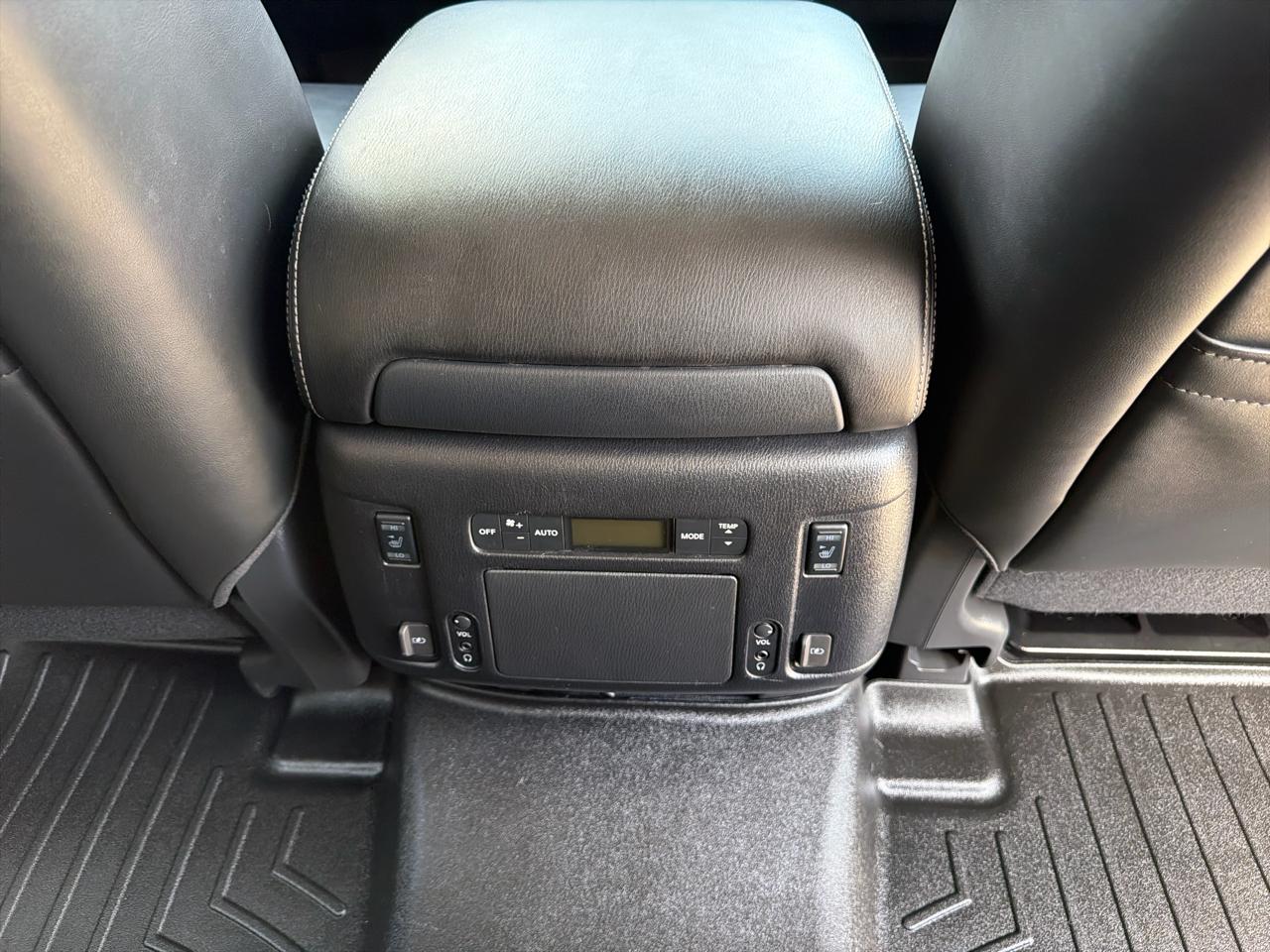 Nissan Armada Platinum 4D SUV AWD 2020