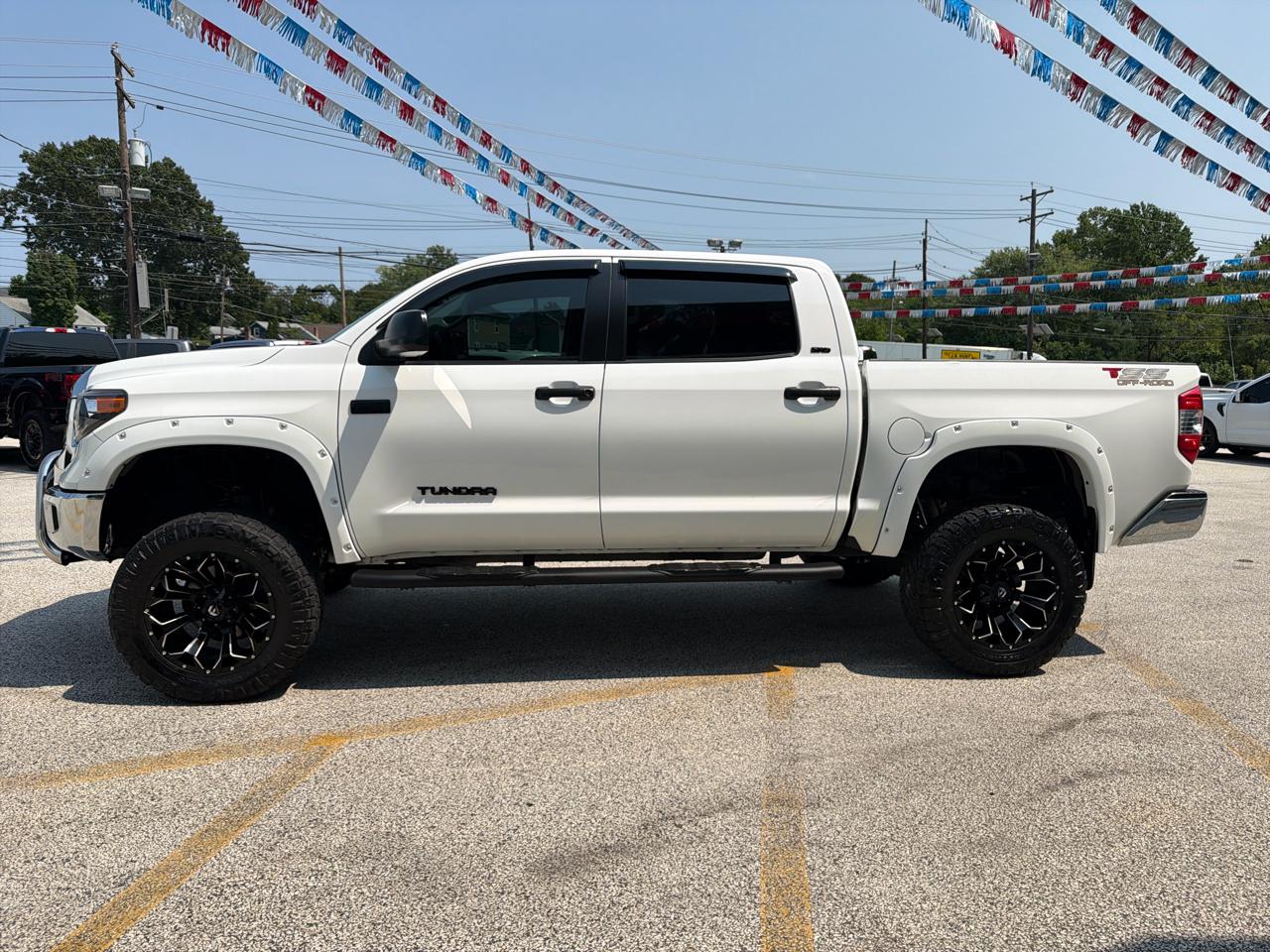 Toyota Tundra SR5 5.7L V8 FFV CrewMax 4WD 2019