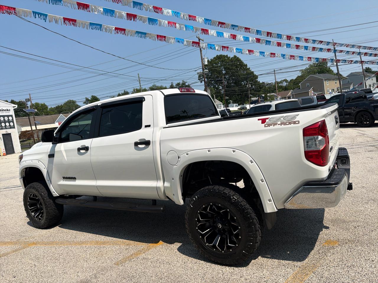 Toyota Tundra SR5 5.7L V8 FFV CrewMax 4WD 2019
