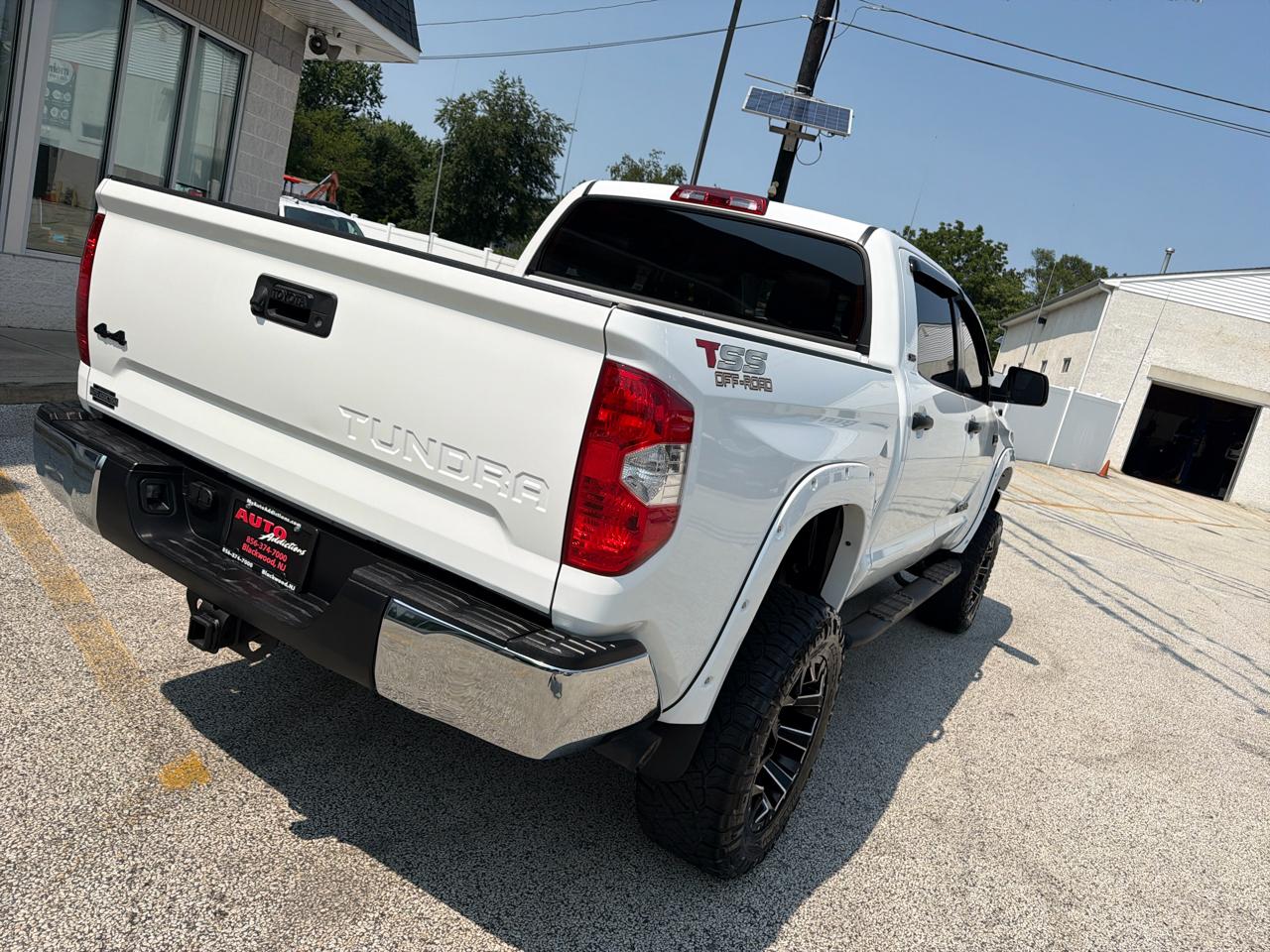 Toyota Tundra SR5 5.7L V8 FFV CrewMax 4WD 2019