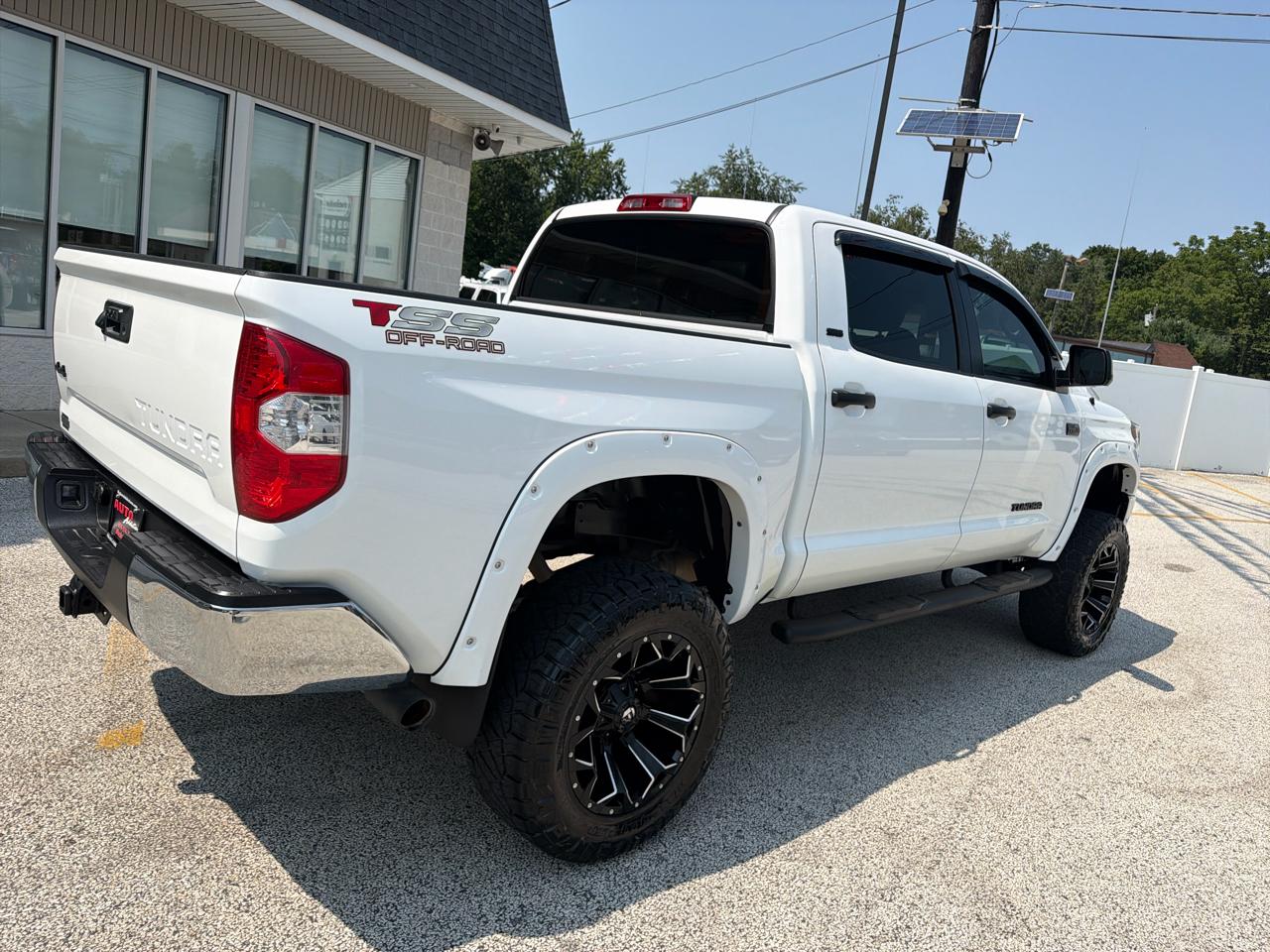 Toyota Tundra SR5 5.7L V8 FFV CrewMax 4WD 2019