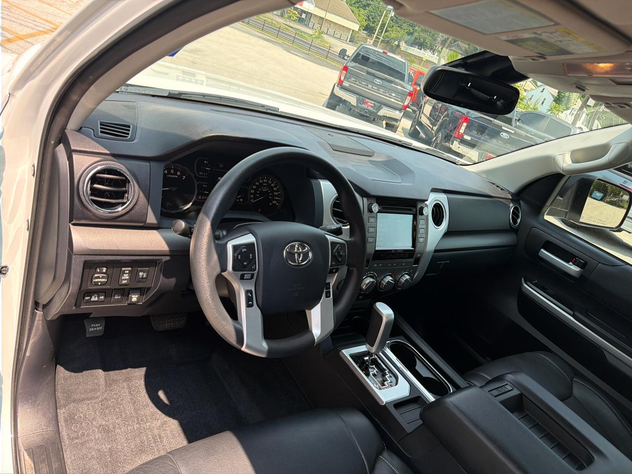Toyota Tundra SR5 5.7L V8 FFV CrewMax 4WD 2019