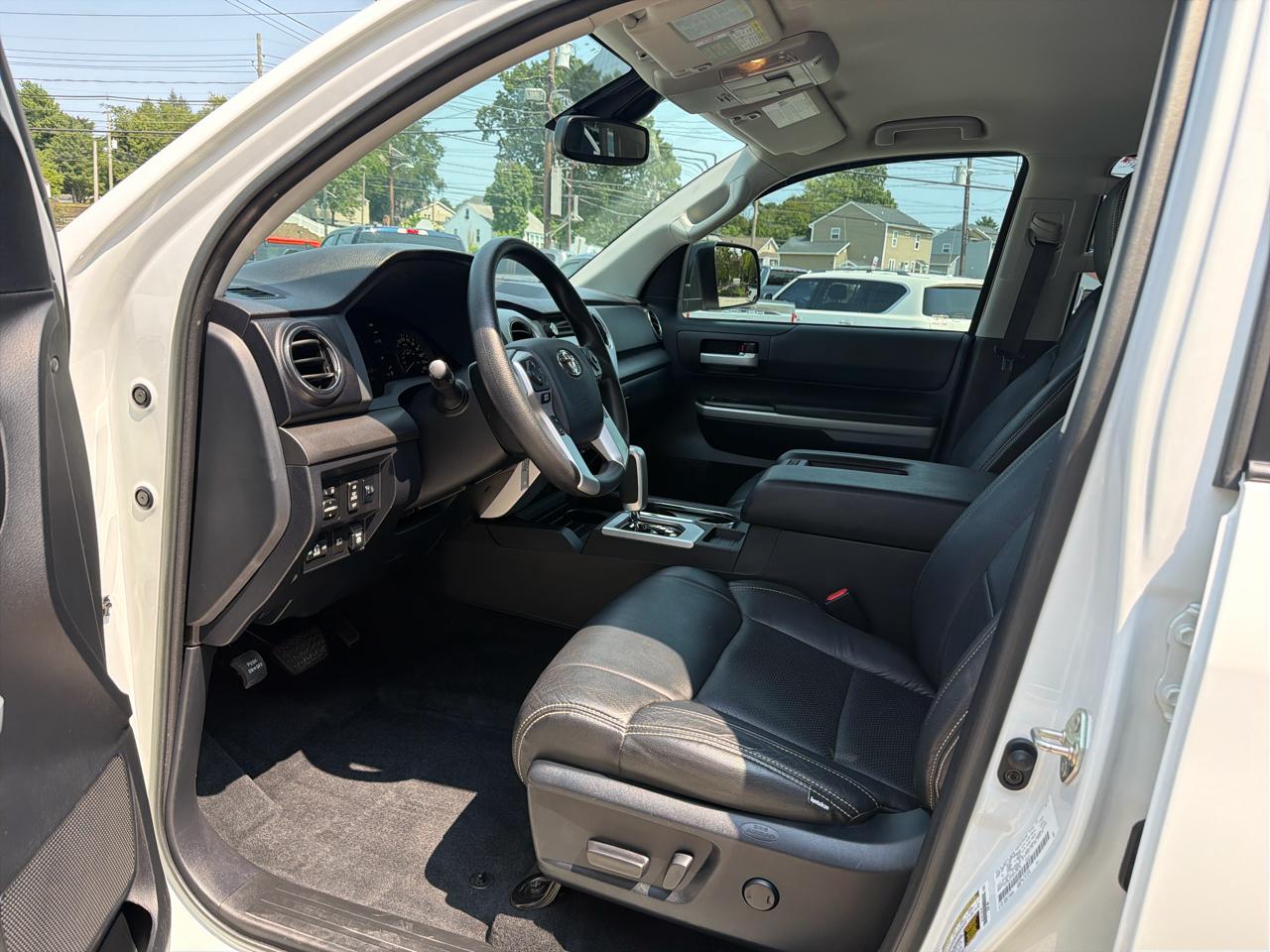 Toyota Tundra SR5 5.7L V8 FFV CrewMax 4WD 2019