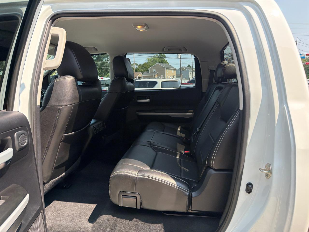Toyota Tundra SR5 5.7L V8 FFV CrewMax 4WD 2019