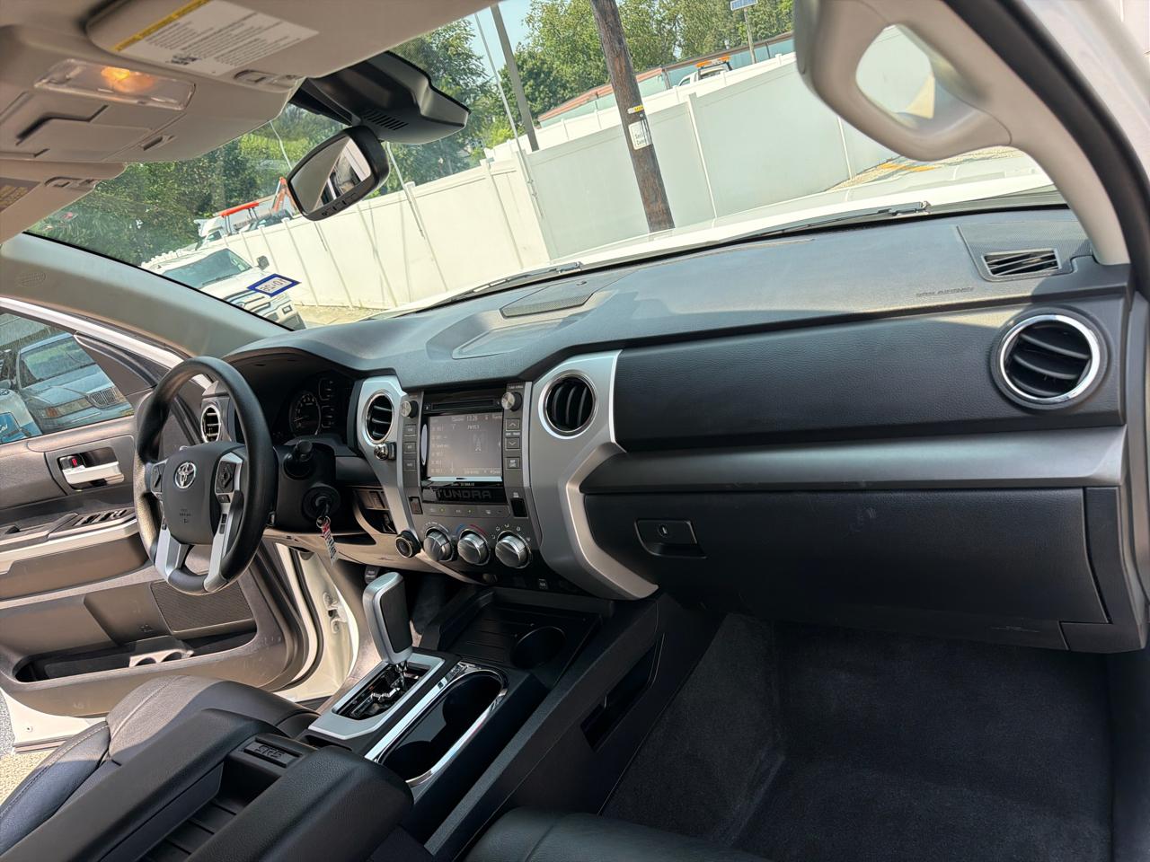 Toyota Tundra SR5 5.7L V8 FFV CrewMax 4WD 2019