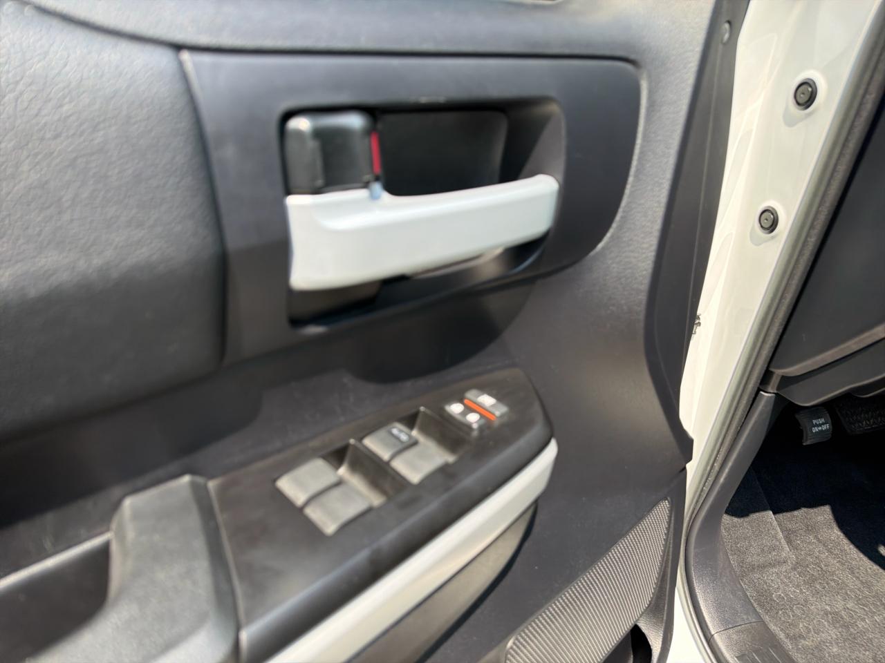 Toyota Tundra SR5 5.7L V8 FFV CrewMax 4WD 2019