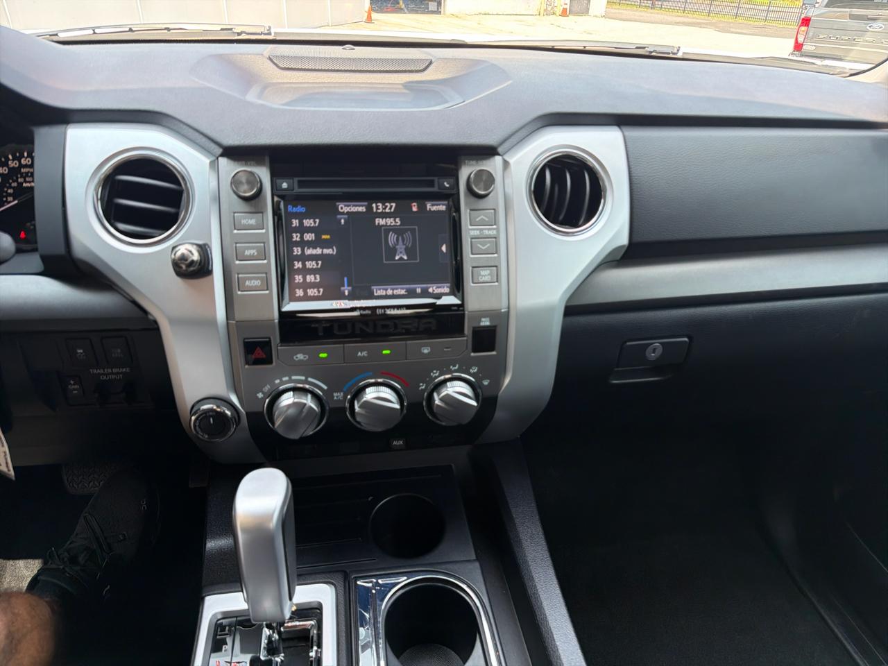 Toyota Tundra SR5 5.7L V8 FFV CrewMax 4WD 2019