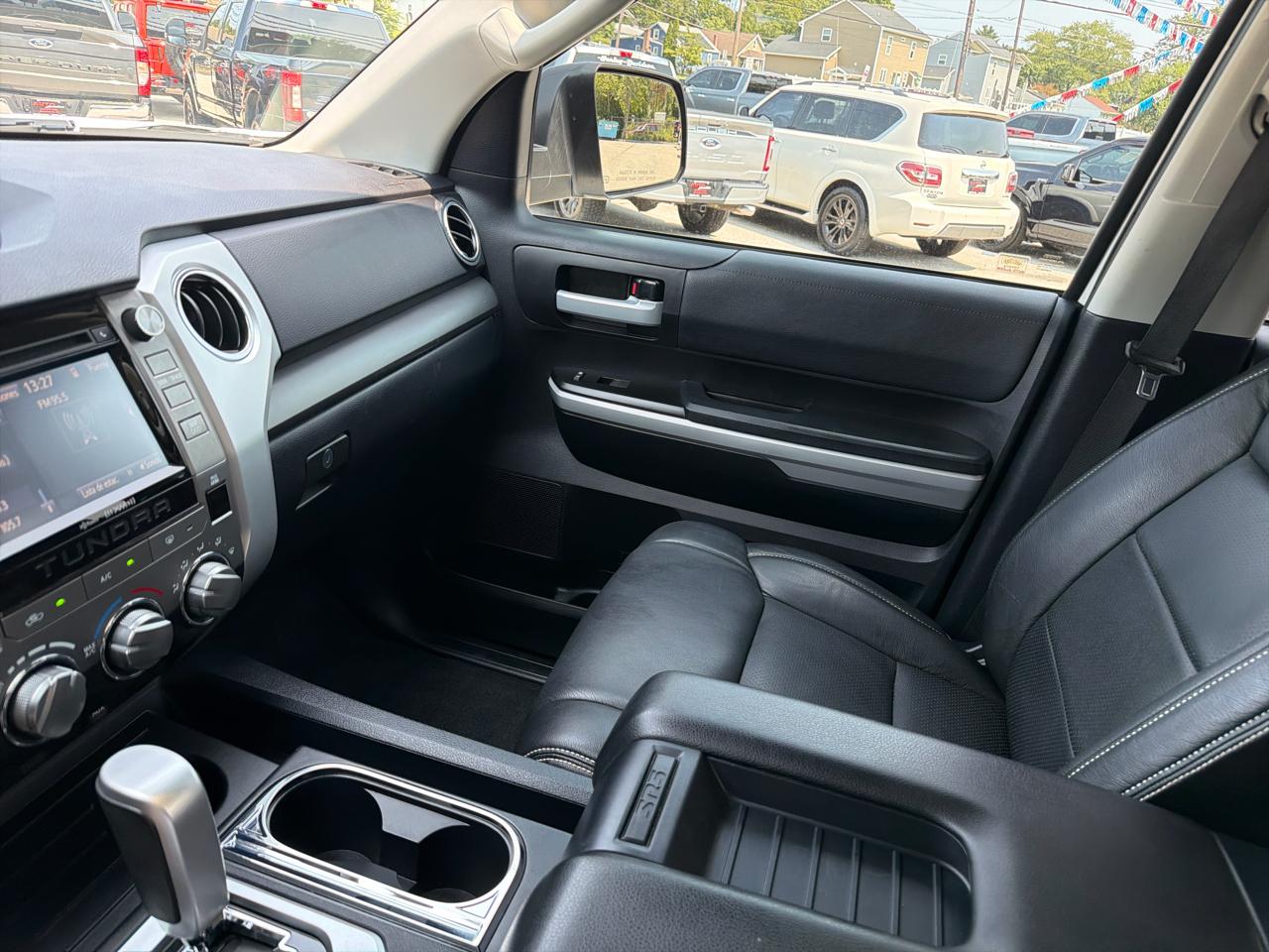 Toyota Tundra SR5 5.7L V8 FFV CrewMax 4WD 2019