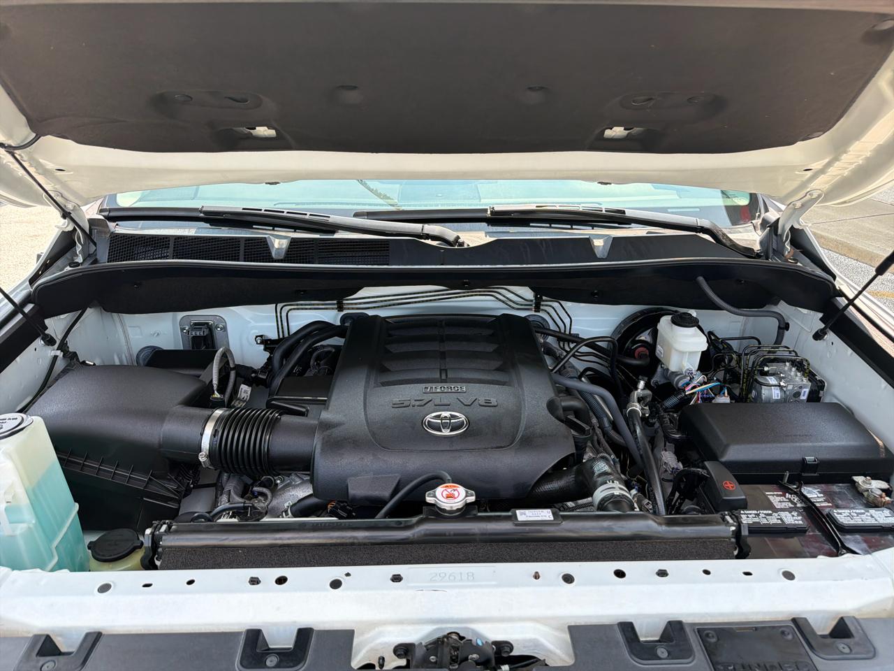 Toyota Tundra SR5 5.7L V8 FFV CrewMax 4WD 2019