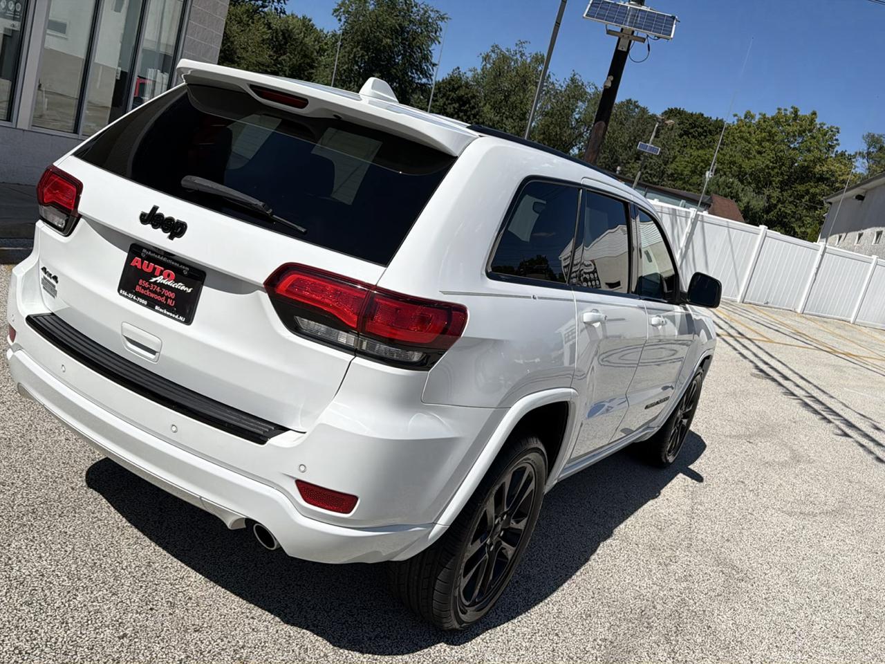 Jeep Grand Cherokee Laredo 4WD 2017