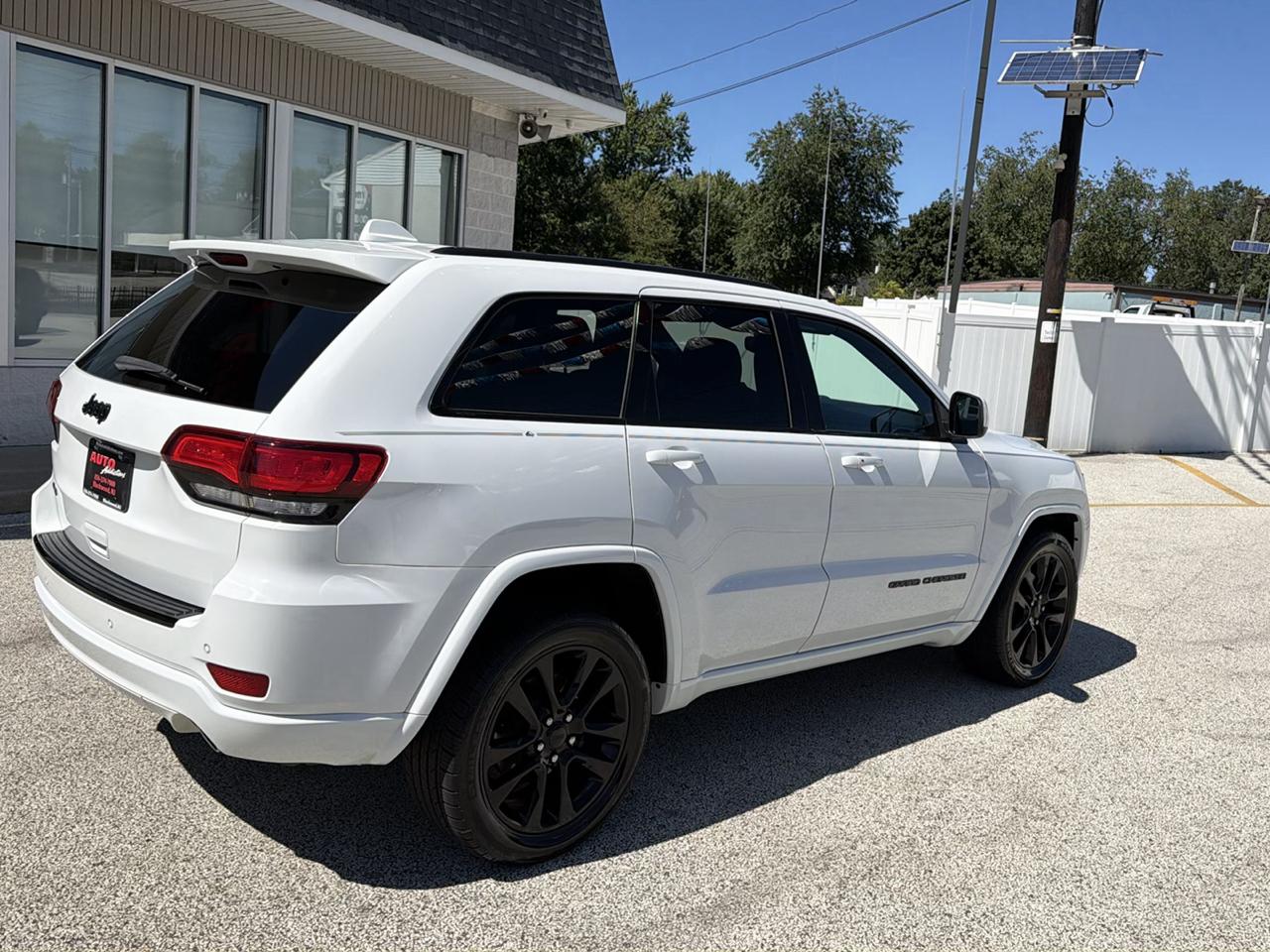 Jeep Grand Cherokee Laredo 4WD 2017