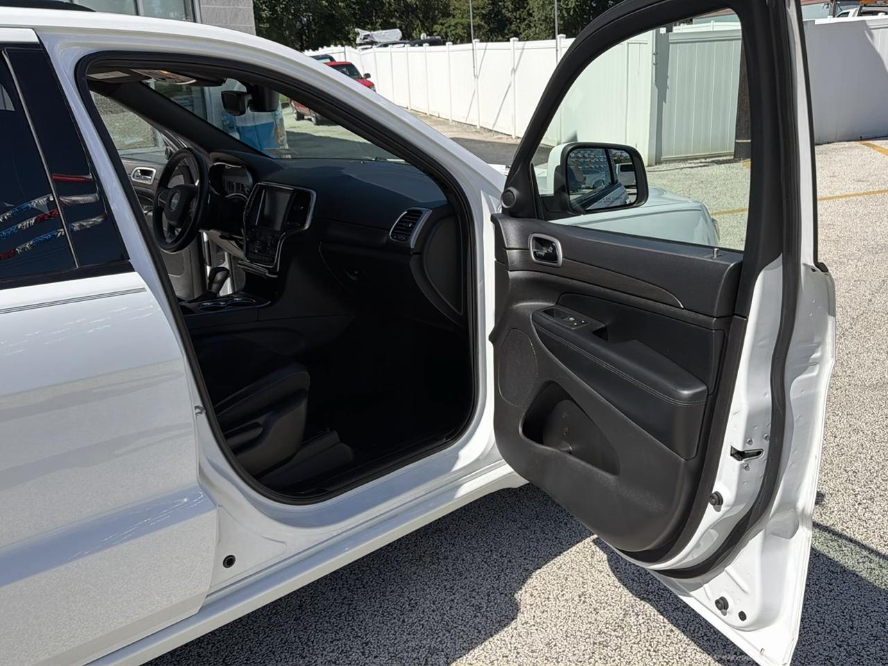 Jeep Grand Cherokee Laredo 4WD 2017