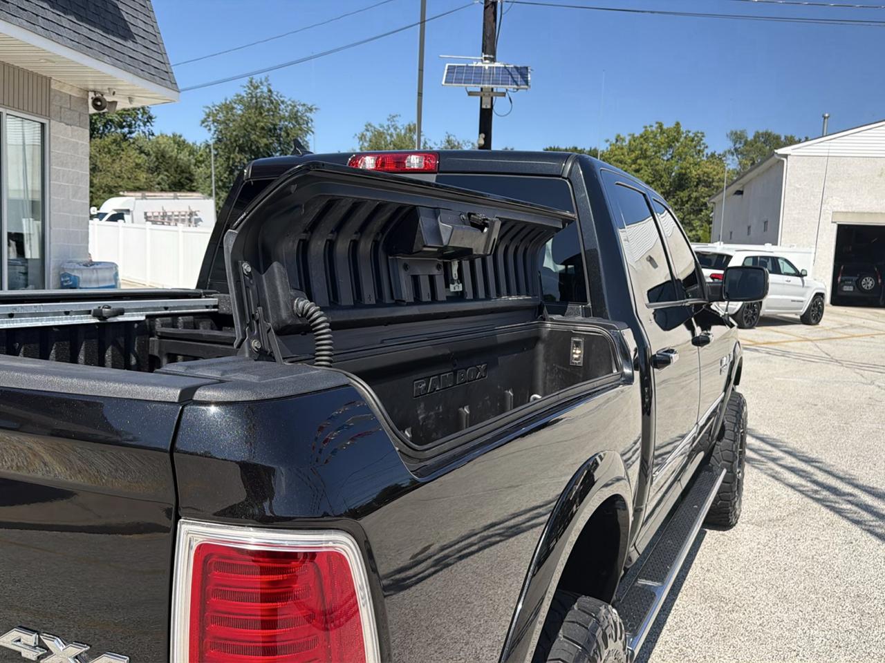 RAM 1500 Laramie Crew Cab SWB 4WD 2018