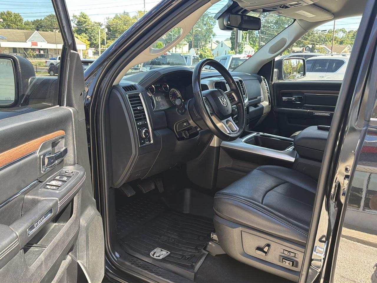 RAM 1500 Laramie Crew Cab SWB 4WD 2018