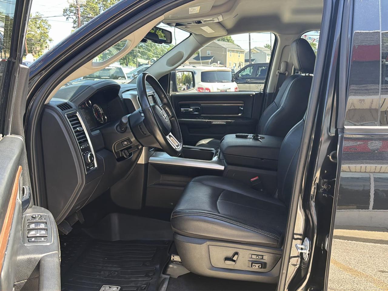 RAM 1500 Laramie Crew Cab SWB 4WD 2018