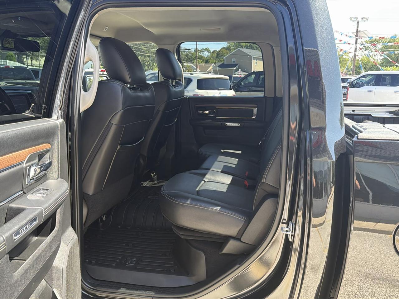 RAM 1500 Laramie Crew Cab SWB 4WD 2018