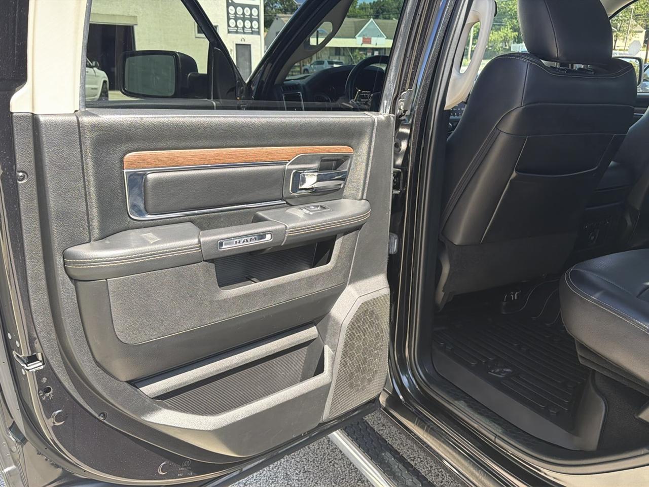 RAM 1500 Laramie Crew Cab SWB 4WD 2018