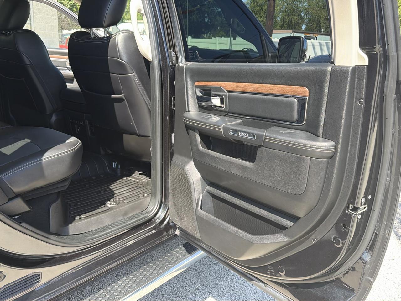 RAM 1500 Laramie Crew Cab SWB 4WD 2018