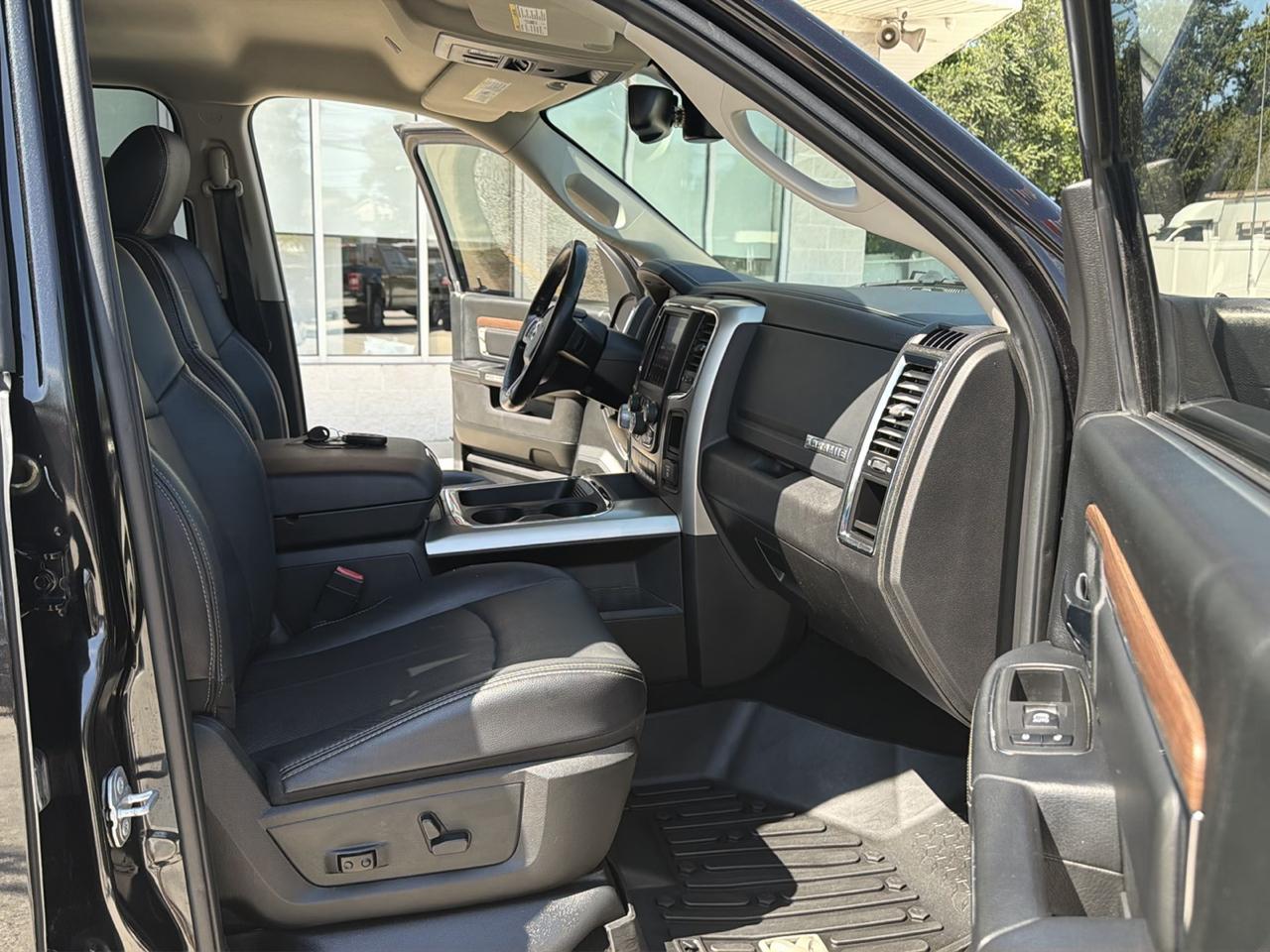 RAM 1500 Laramie Crew Cab SWB 4WD 2018
