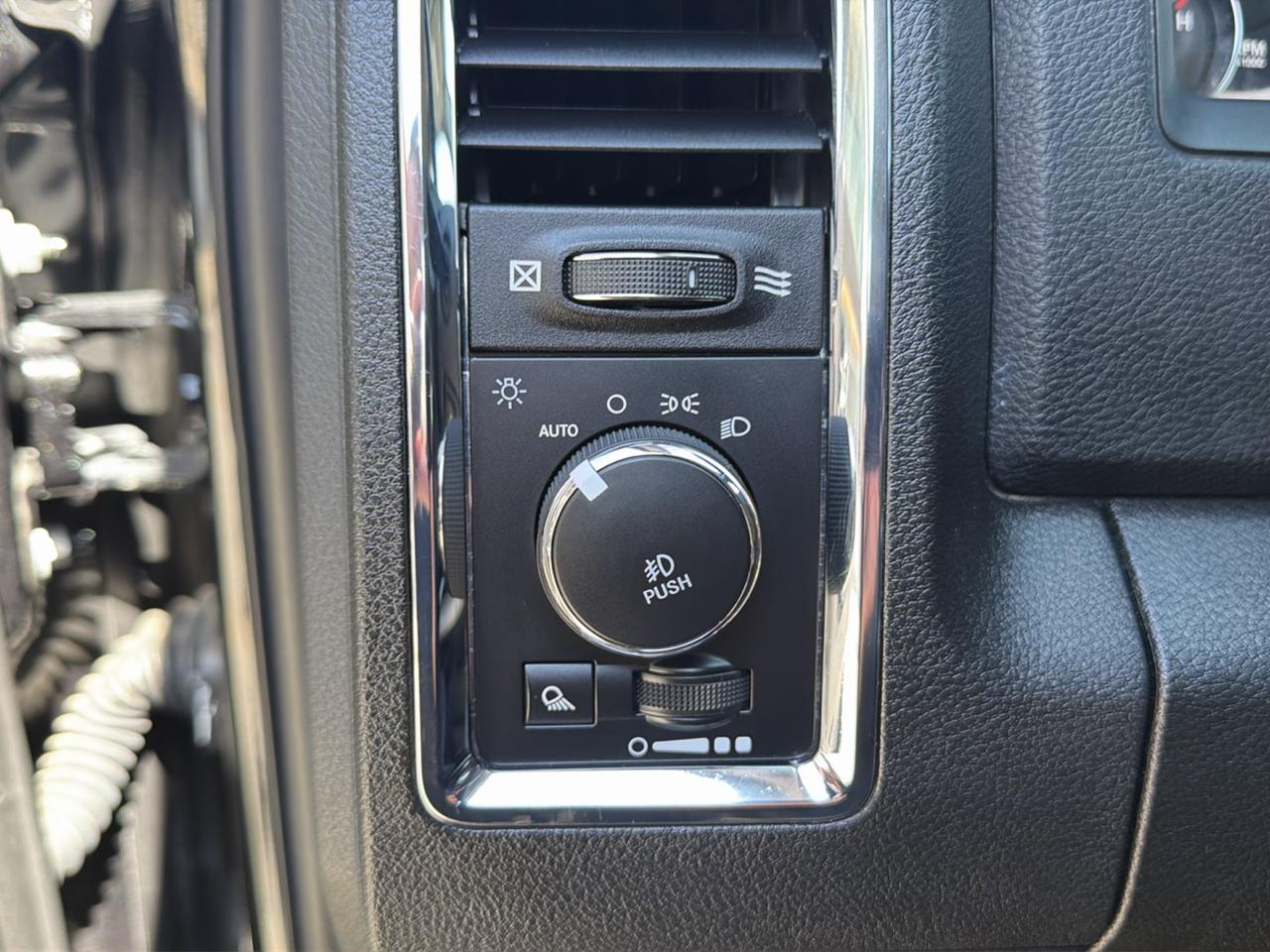 RAM 1500 Laramie Crew Cab SWB 4WD 2018
