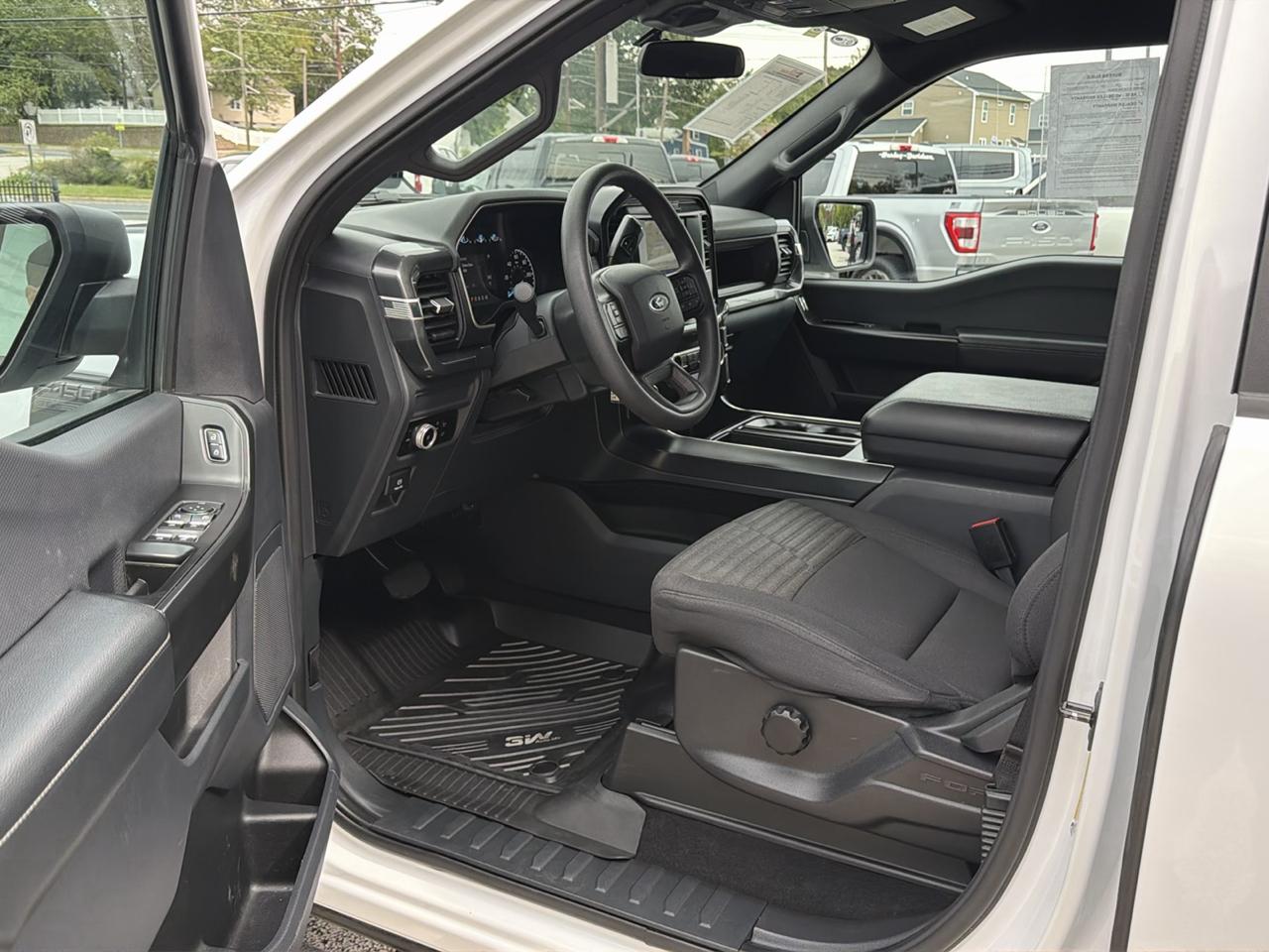 Ford F-150 STX SuperCrew 4WD 2023
