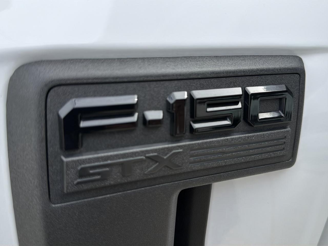 Ford F-150 STX SuperCrew 4WD 2023