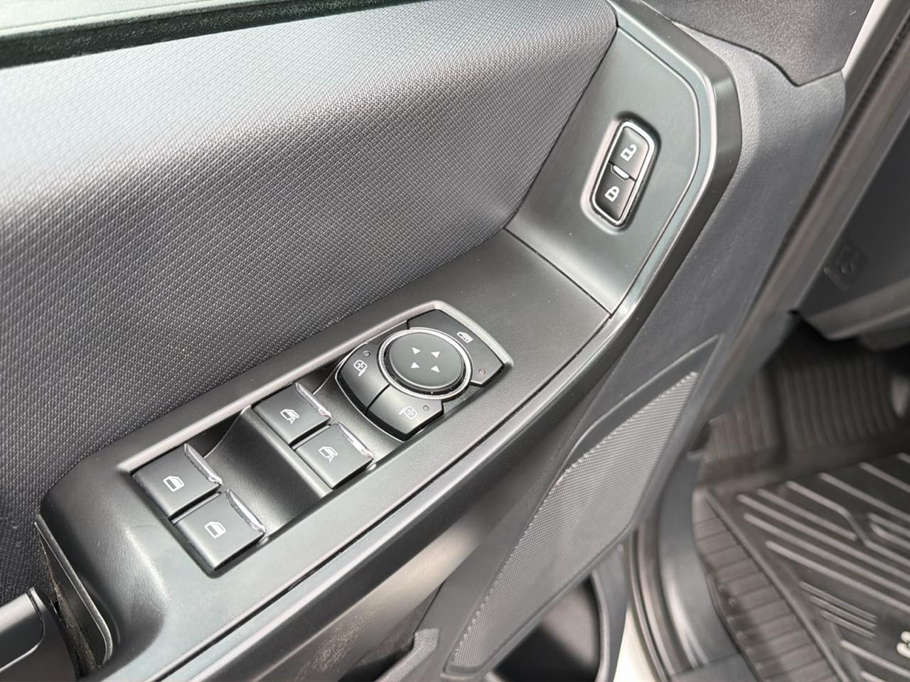 Ford F-150 STX SuperCrew 4WD 2023