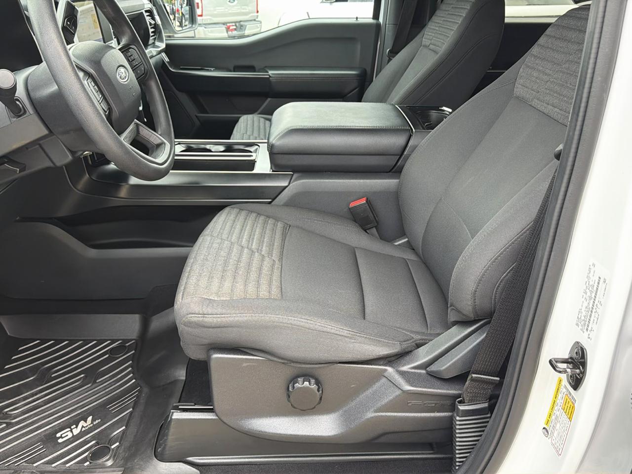 Ford F-150 STX SuperCrew 4WD 2023