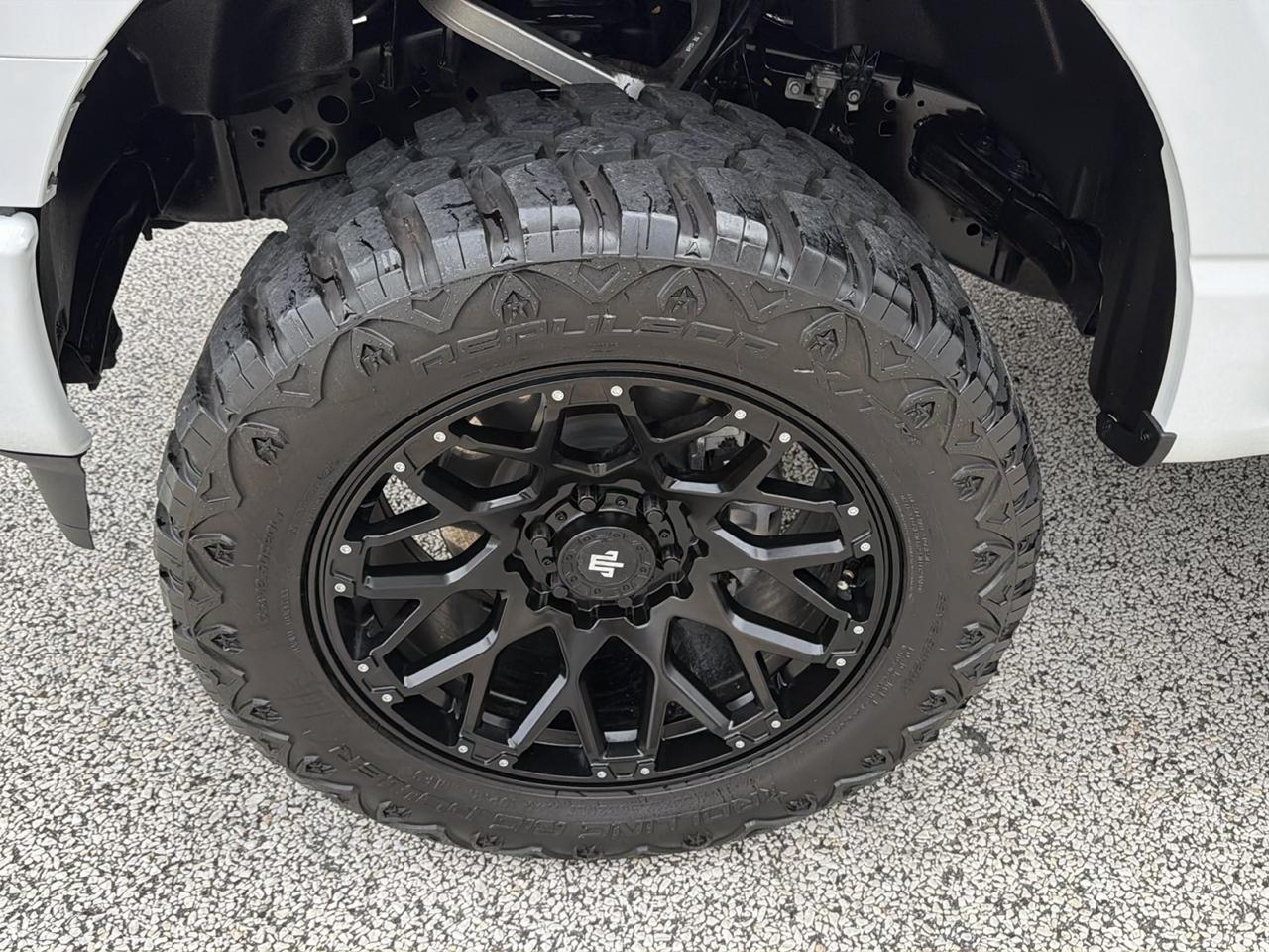 Ford F-150 STX SuperCrew 4WD 2023