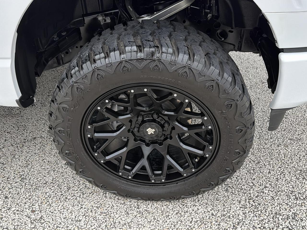 Ford F-150 STX SuperCrew 4WD 2023