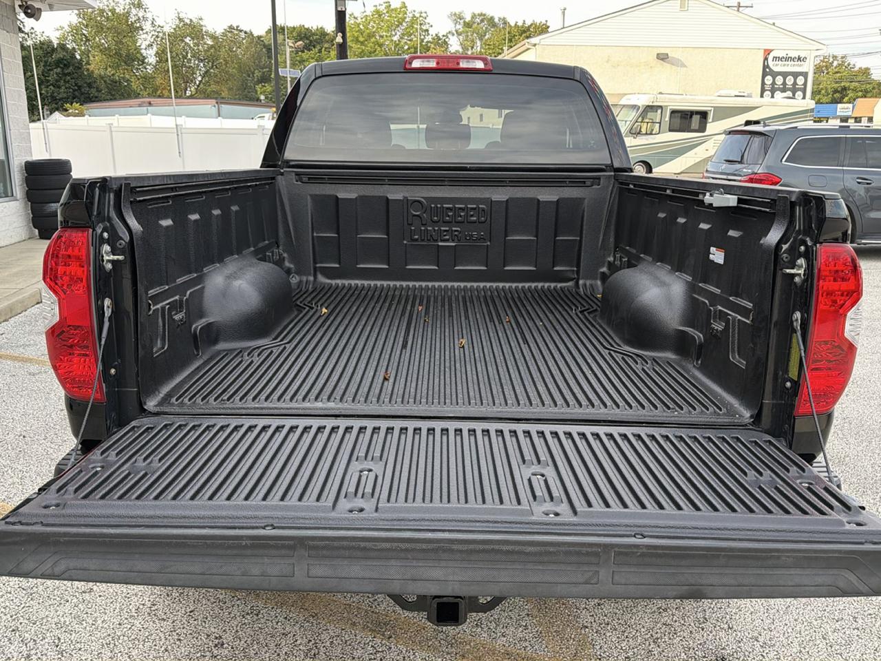 Toyota Tundra SR5 4.6L V8 Double Cab 4WD 2016
