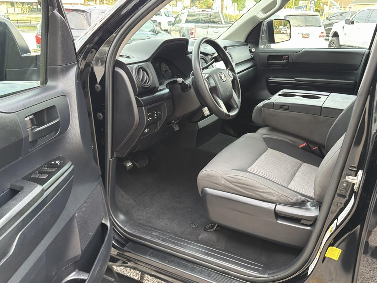 Toyota Tundra SR5 4.6L V8 Double Cab 4WD 2016